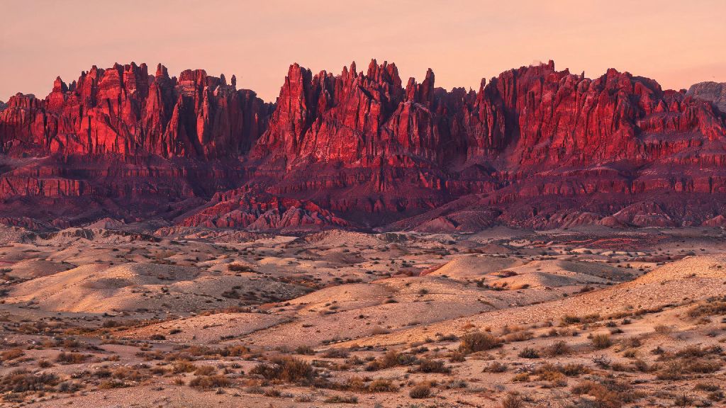 Crimson Cliffs vs Desert Hills: Full Guide to Which Zone Is Better for You